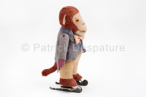 Mes jouets sports d'hiver, Patrick Despartures Collection, Affe auf Schlittschuhe